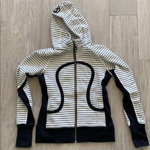 LULULEMON Striped Scuba Hoodie size 6 LIKE NEW